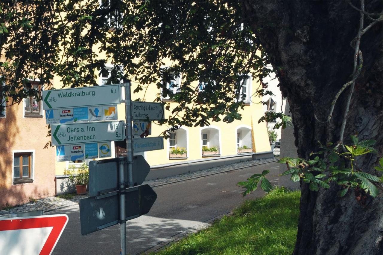 Stilvolle Wohnung Auf 50 M² Mit Parkplatz Und Wifi Kraiburg am Inn Esterno foto