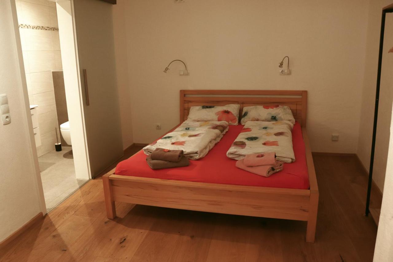 Stilvolle Wohnung Auf 50 M² Mit Parkplatz Und Wifi Kraiburg am Inn Esterno foto