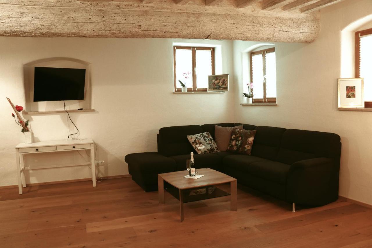 Stilvolle Wohnung Auf 50 M² Mit Parkplatz Und Wifi Kraiburg am Inn Esterno foto