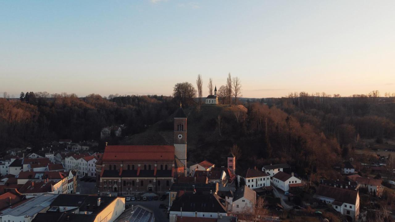 Stilvolle Wohnung Auf 50 M² Mit Parkplatz Und Wifi Kraiburg am Inn Esterno foto